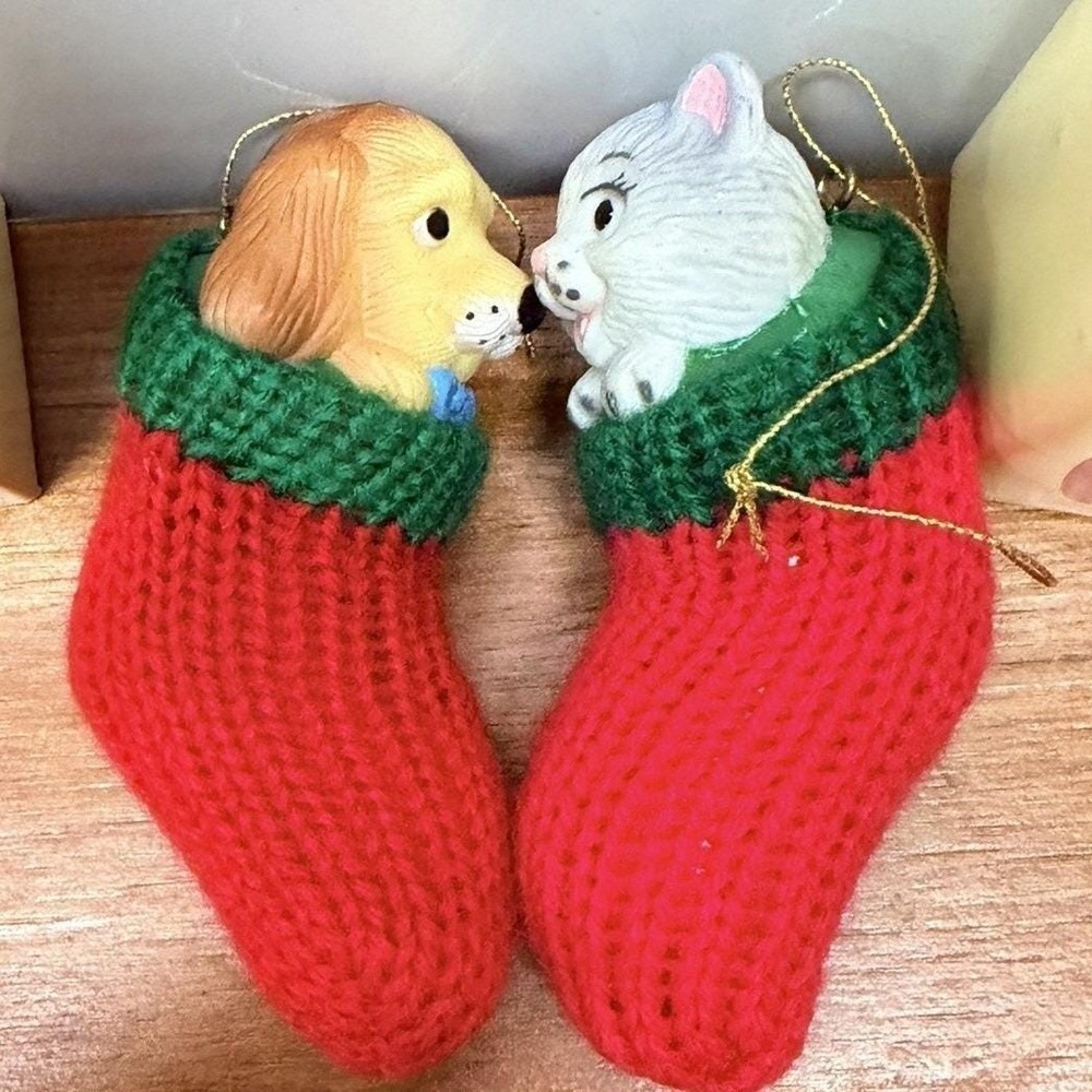 Vtg Holiday Memories Collector Ornament Set Christmas Puppy and Kitten Stockings